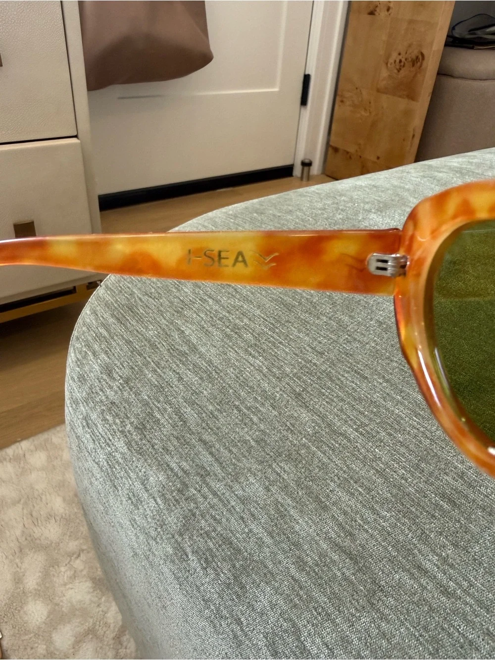 I -Sea Tortoise Oval Sunglasses with Green Lenses